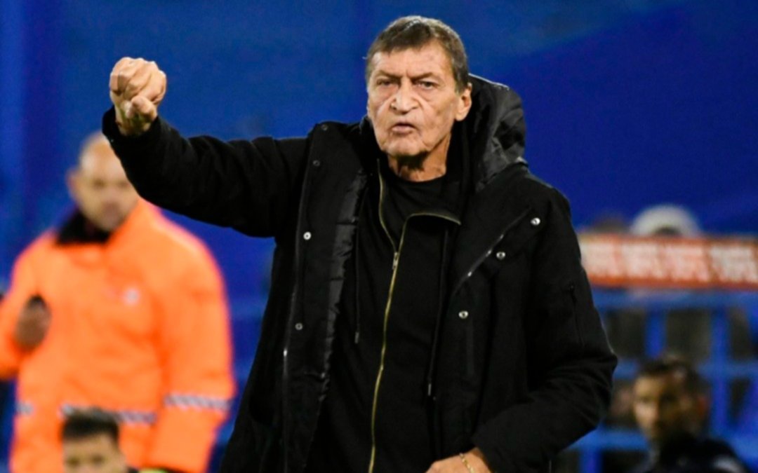 Julio César Falcioni tiene “ganas de dirigir a Vélez”