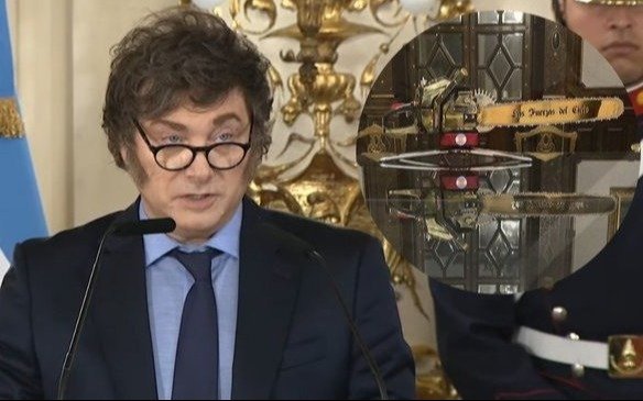Mensaje presidencial: la “motosierra”, símbolo de un “cambio de época”