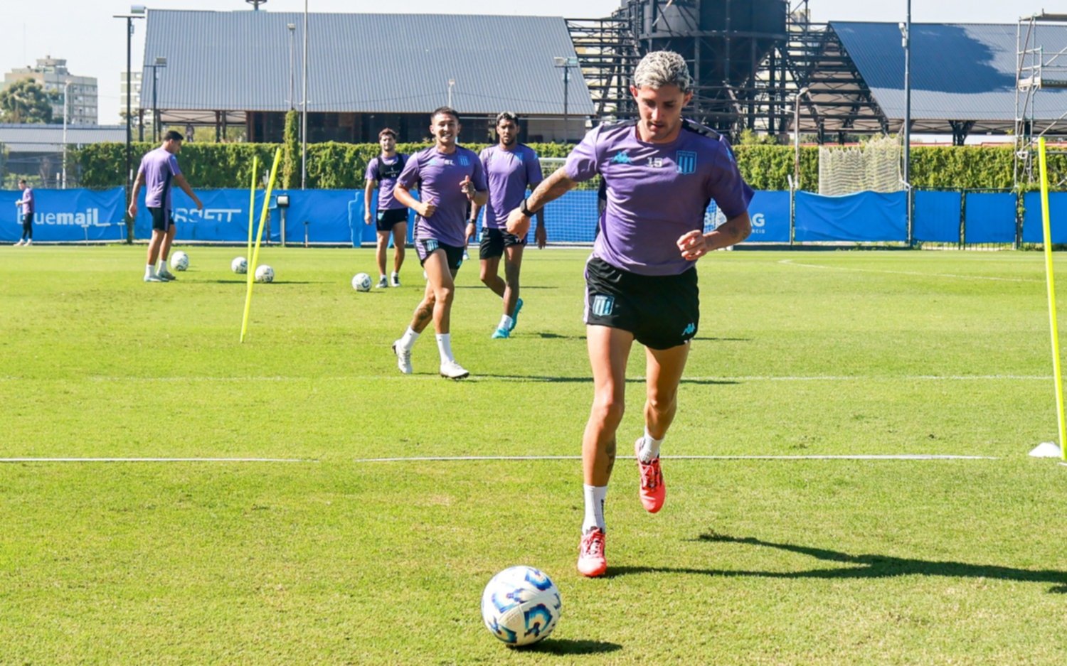 Racing se pone al día y está obligado a ganar