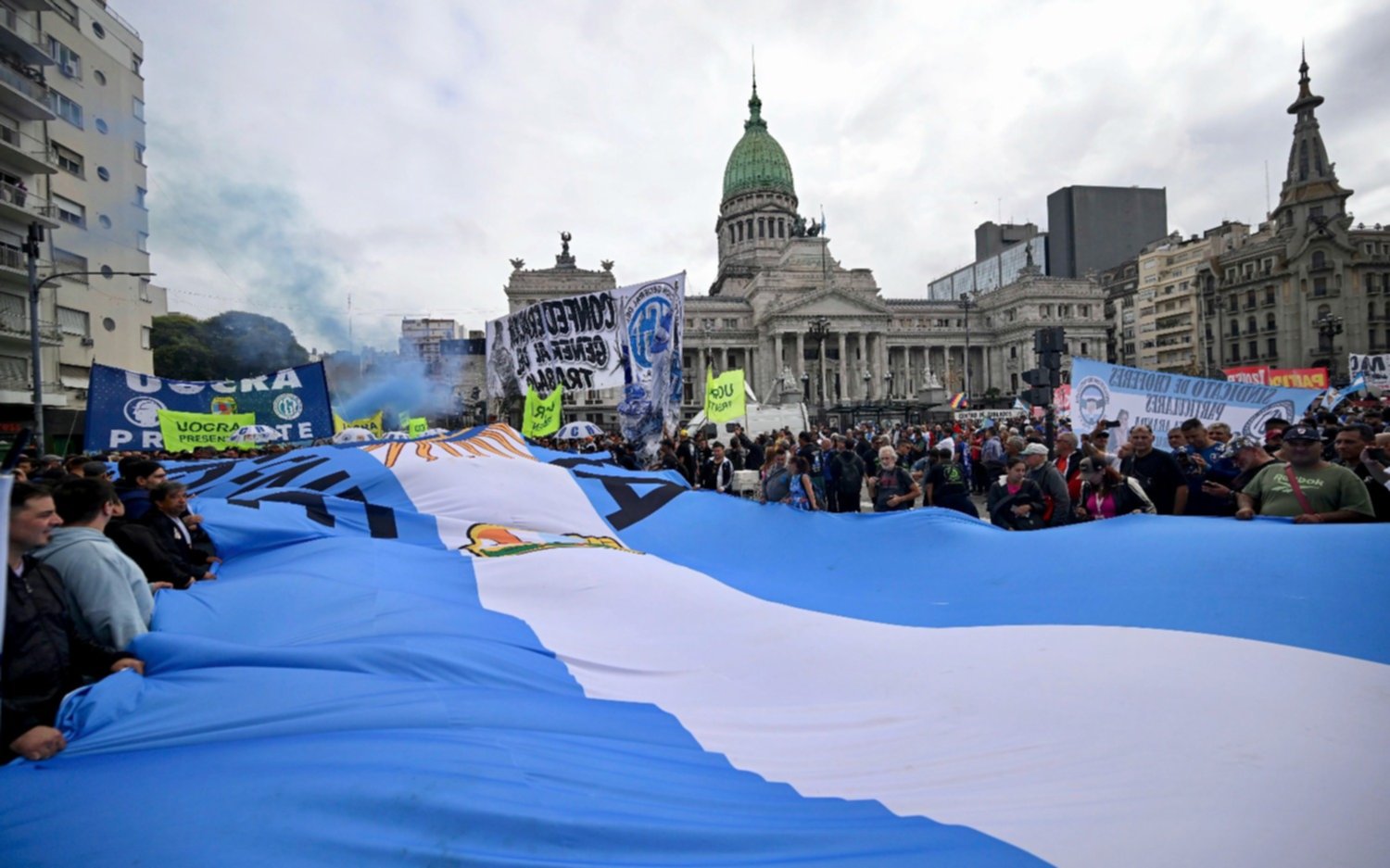Demostración de fuerza acompañando a los jubilados, pero sin incidentes