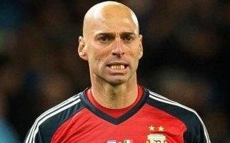 Wilfredo Caballero dirigirá al Chelsea ante la suspensión de Maresca
