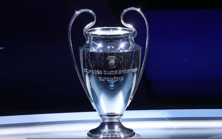 La UEFA analiza la chance de eliminar el alarque en la Champions League