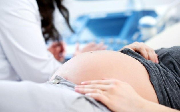 Una mujer embarazada fue internada tras un choque