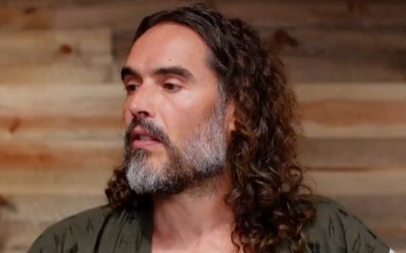 El actor británico Russell Brand deberá comparecer ante un tribunal penal