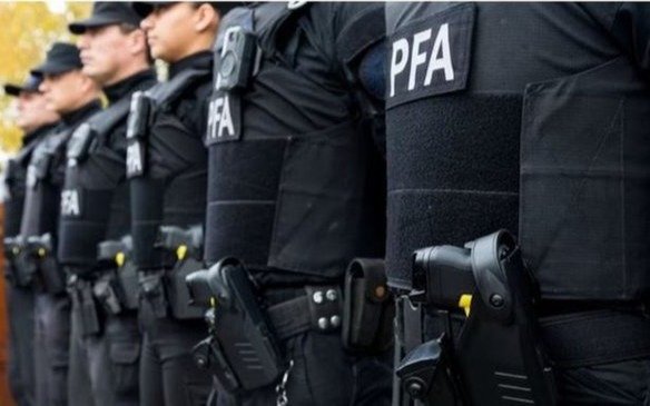 Expulsan del país a dos extranjeros con antecedentes