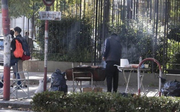 Alerta médico por el auge en la Región de las parrillas callejeras