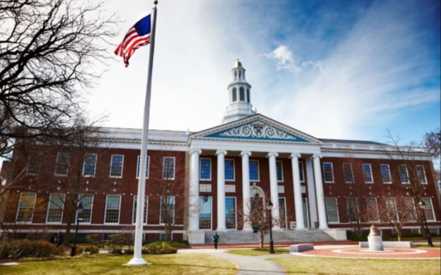 Trump prohíbe a Harvard tomar alumnos extranjeros