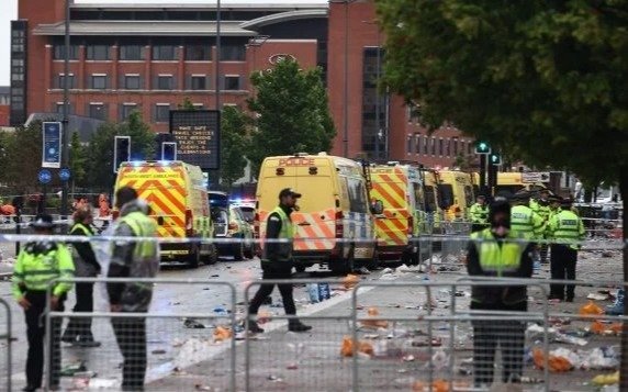 El loco que atropelló a una multitud en Liverpool habría estado drogado