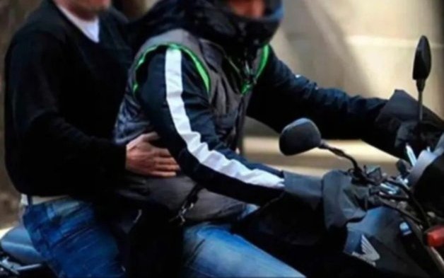Ni la lluvia frenó a dos motochorros en Hernández