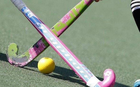 Dura derrota de la “U”, en hockey masculino