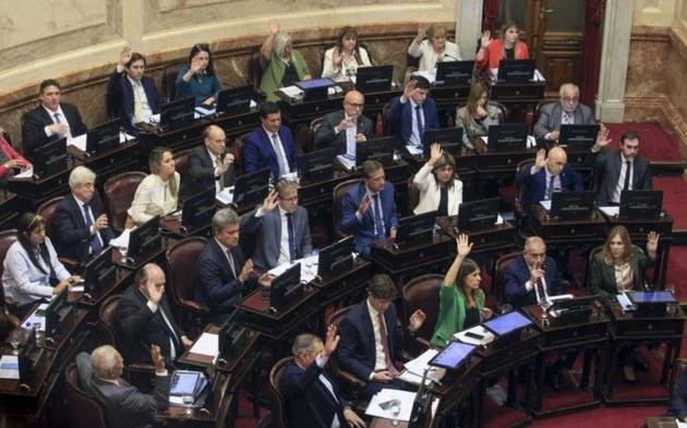 Senadores renuncian al aumento de dietas: silencio del kirchnerismo