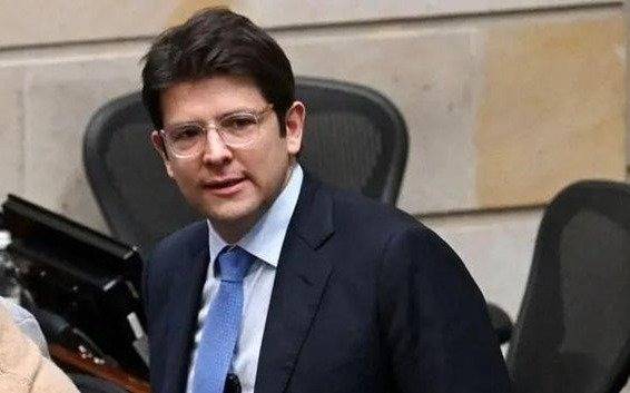 Nueva cirugía al senador baleado en Colombia