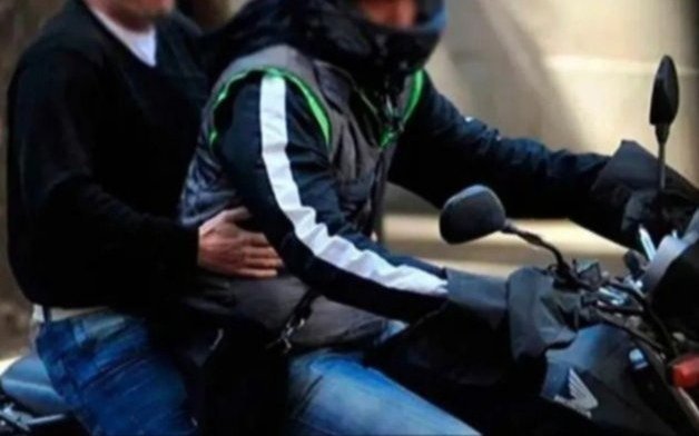 Un runner fue asaltado “al trote” por motochorros