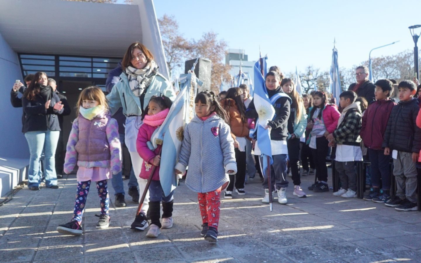 Más de 1.200 chicos prometieron lealtad a la Bandera