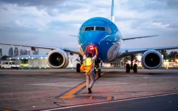 Controladores aéreos van al paro hasta las vacaciones