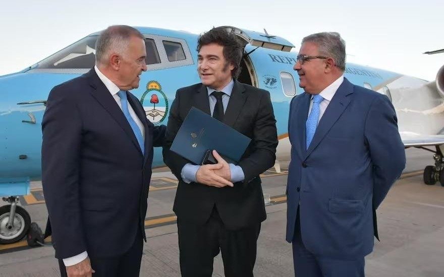 El vuelo a Tucumán que no fue y las valijas