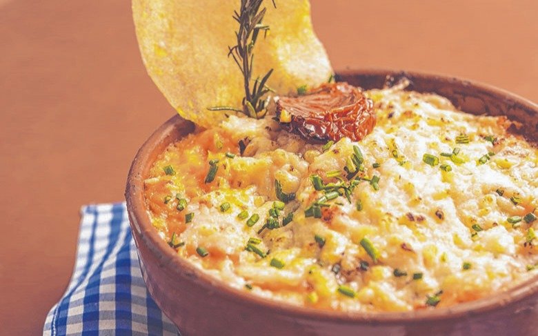 Pastel de boniato y bondiola con corazón de queso