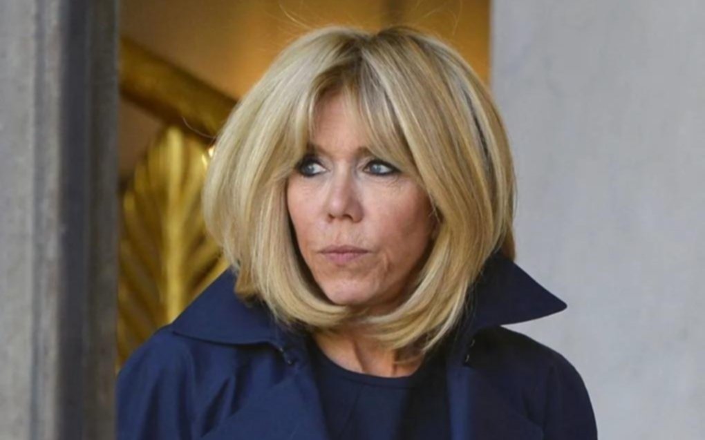 Francia: absuelven a dos mujeres que dijeron que Brigitte Macron era trans