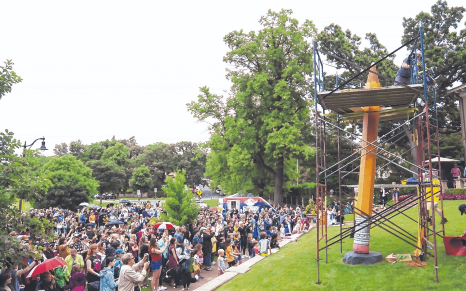 Por qué un barrio de Minneapolis afila un lápiz gigante cada año