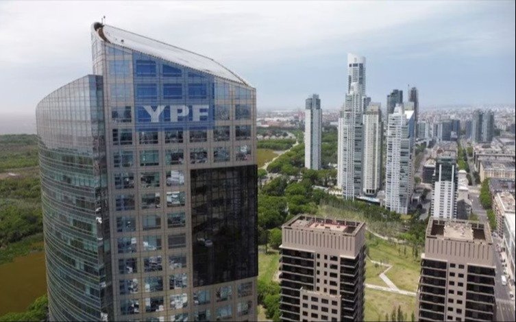 El Gobierno ganó algo de tiempo en la causa YPF