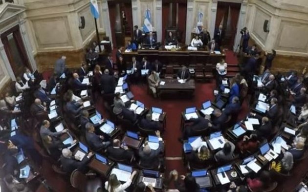Inédita pelea por el uso de los baños del Senado