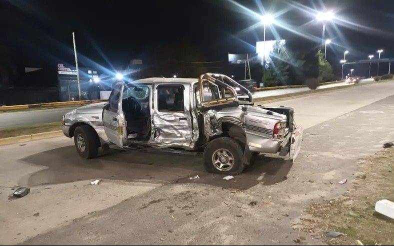 Vehículos destrozados y dos heridos tras un choque