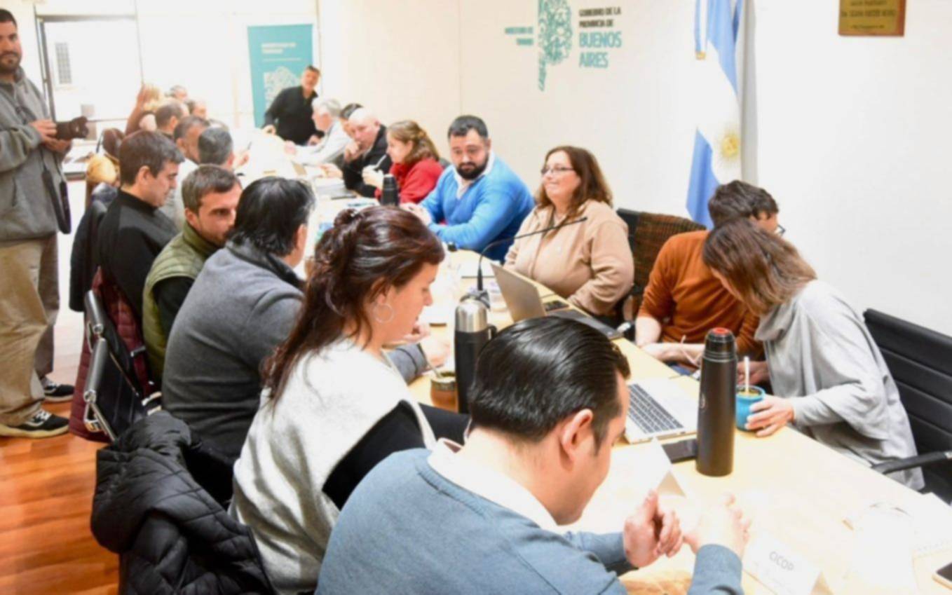 La Provincia ofreció aumento del 3,2% pero los gremios piden más