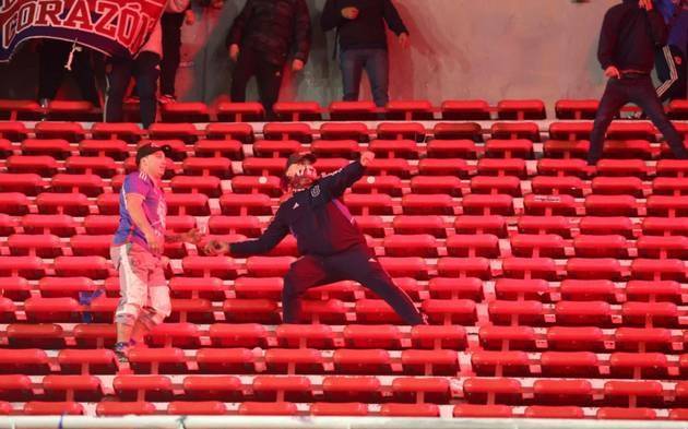 Protestas, trampas y violencia en los estadios de fútbol