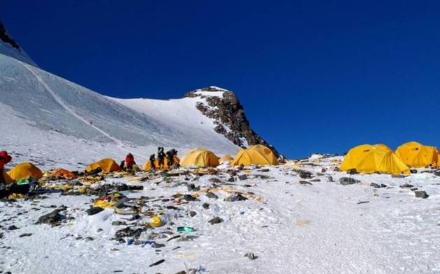 Usan drones basureros para limpiar el Everest