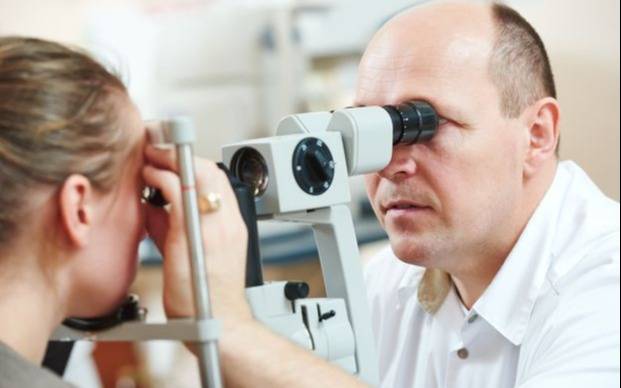 Revelan sobreprecios en la compra de anteojos