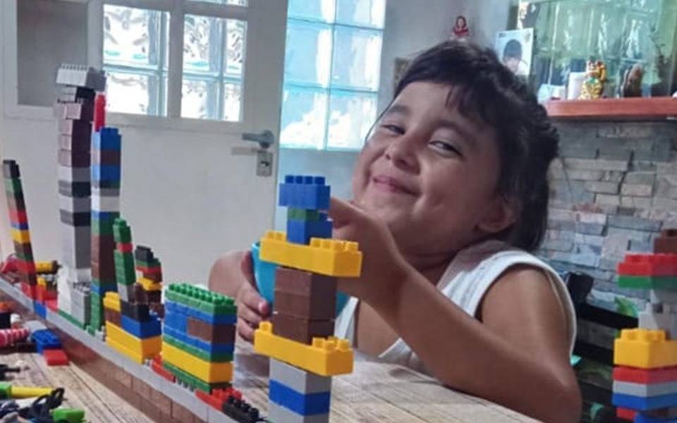 Piden ayuda para una nena con afección poco frecuente