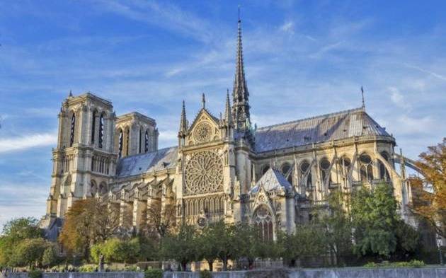 Notre Dame reabre sus torres restauradas