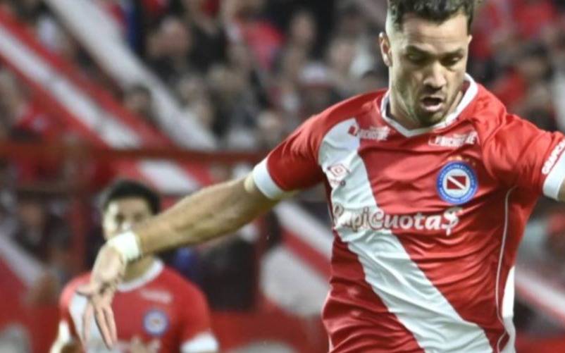 Argentinos se acomodó y hundió más a Aldosivi