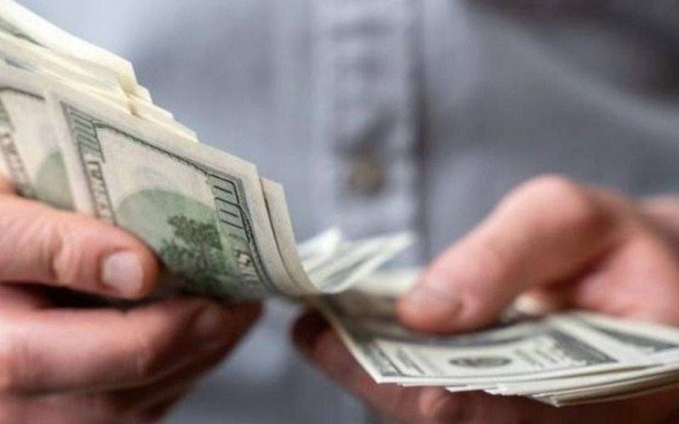 Dólares: los ahorristas compraron 40% menos por el apretón monetario