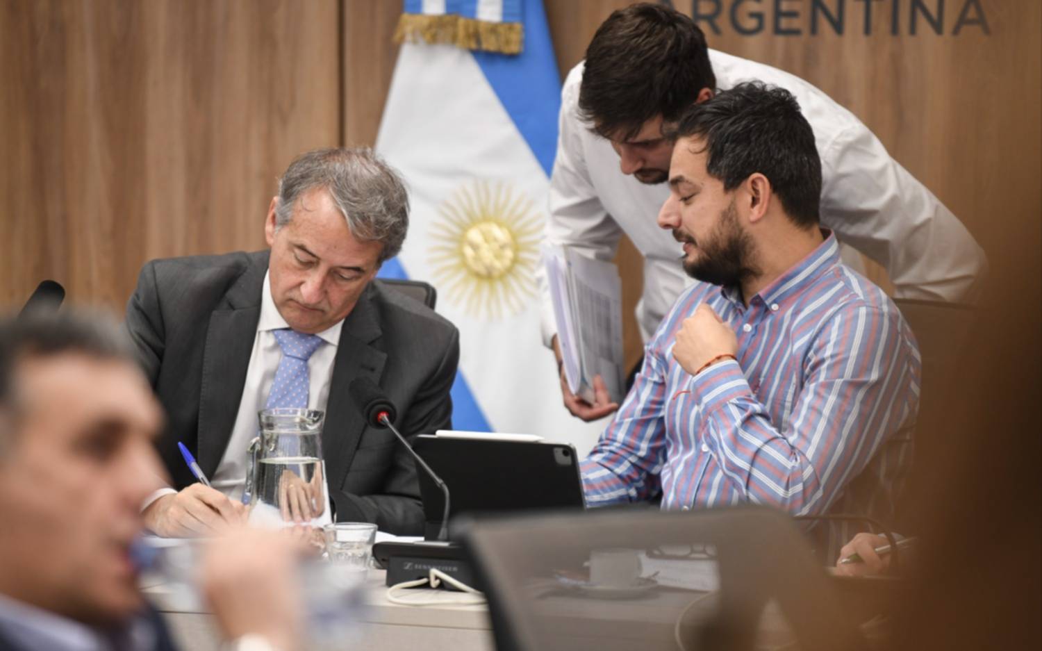 La oposición avanza con el límite al uso de los DNU