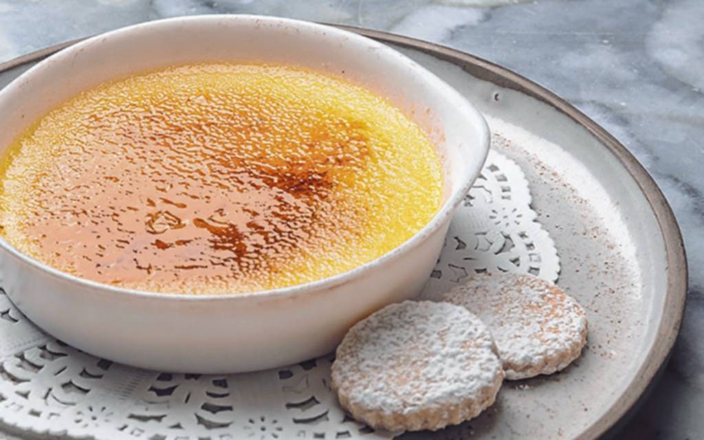 Creme brûlée, un emblema del sabor francés, con sello local