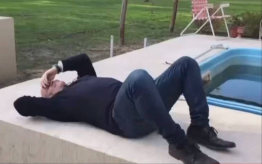 Tomando sol en la casa del empresario Machado