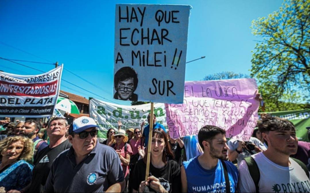 Protestas y cruces verbales con vecinos