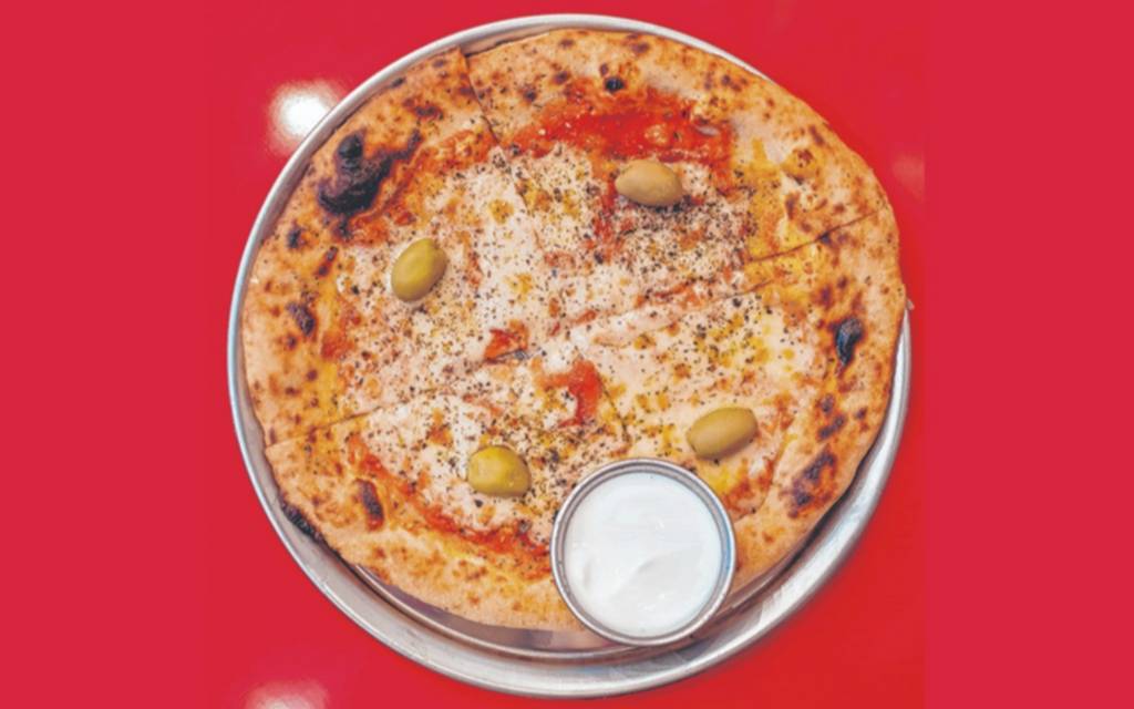 Pizza de muzzarella, por el chef Alejo Medina