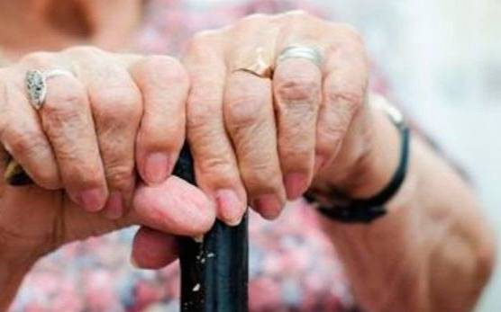 Miraban televisión y los sorprendió la realidad