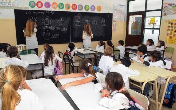 Brusca e inquietante caída en el país de las matrículas escolares