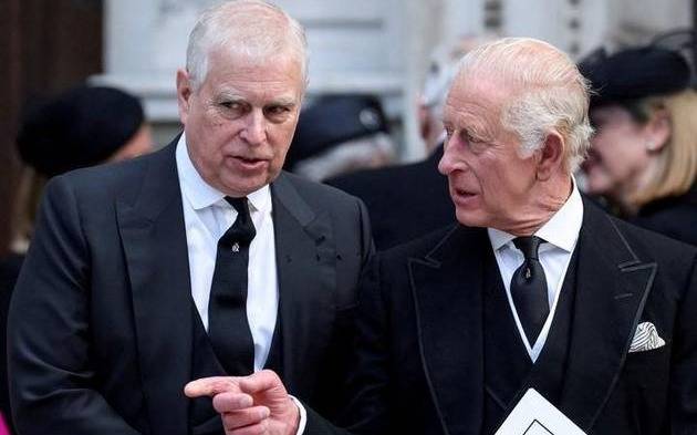 El fin del “príncipe Andrés” trajo “alegría”