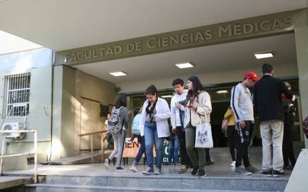En Medicina, otro reclamo de alumnos por un “bochazo masivo”