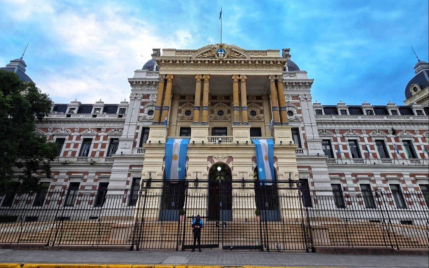 Los gremios estatales insisten en retomar la negociación salarial