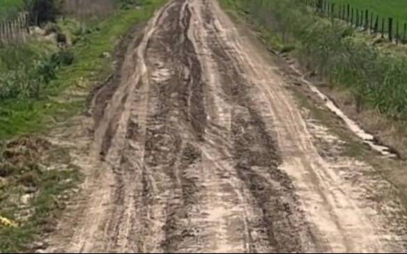 El interior golpeado también por el mal estado de los caminos de tierra