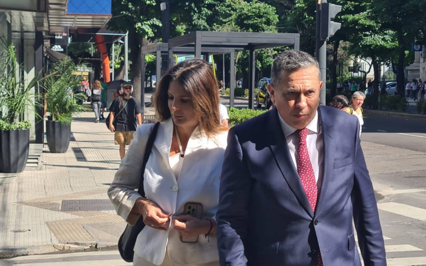 Levantó el perfil: Makintach ahora habla y muestra chats