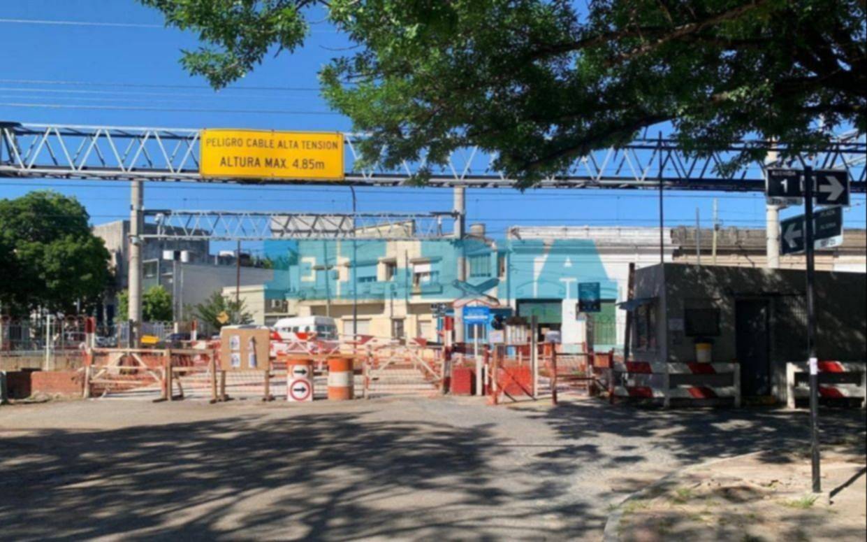 Crece la incertidumbre y las quejas por el cierre del paso nivel de 1 y 38