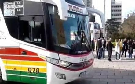 Llevaba a niños de viaje y dio positivo de cocaína