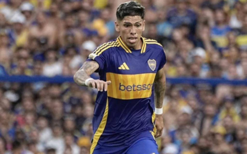 Palacios abandonó el campo de juego por un fuerte golpe