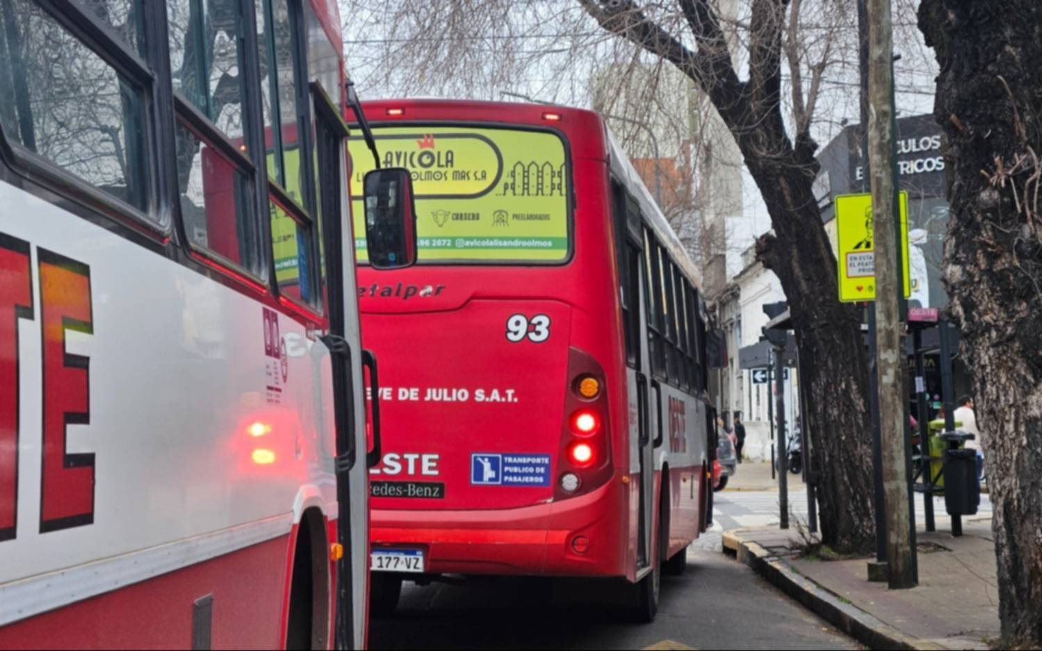 Ya se aplica la suba del 14,4% en los micros y hay amenaza de paro